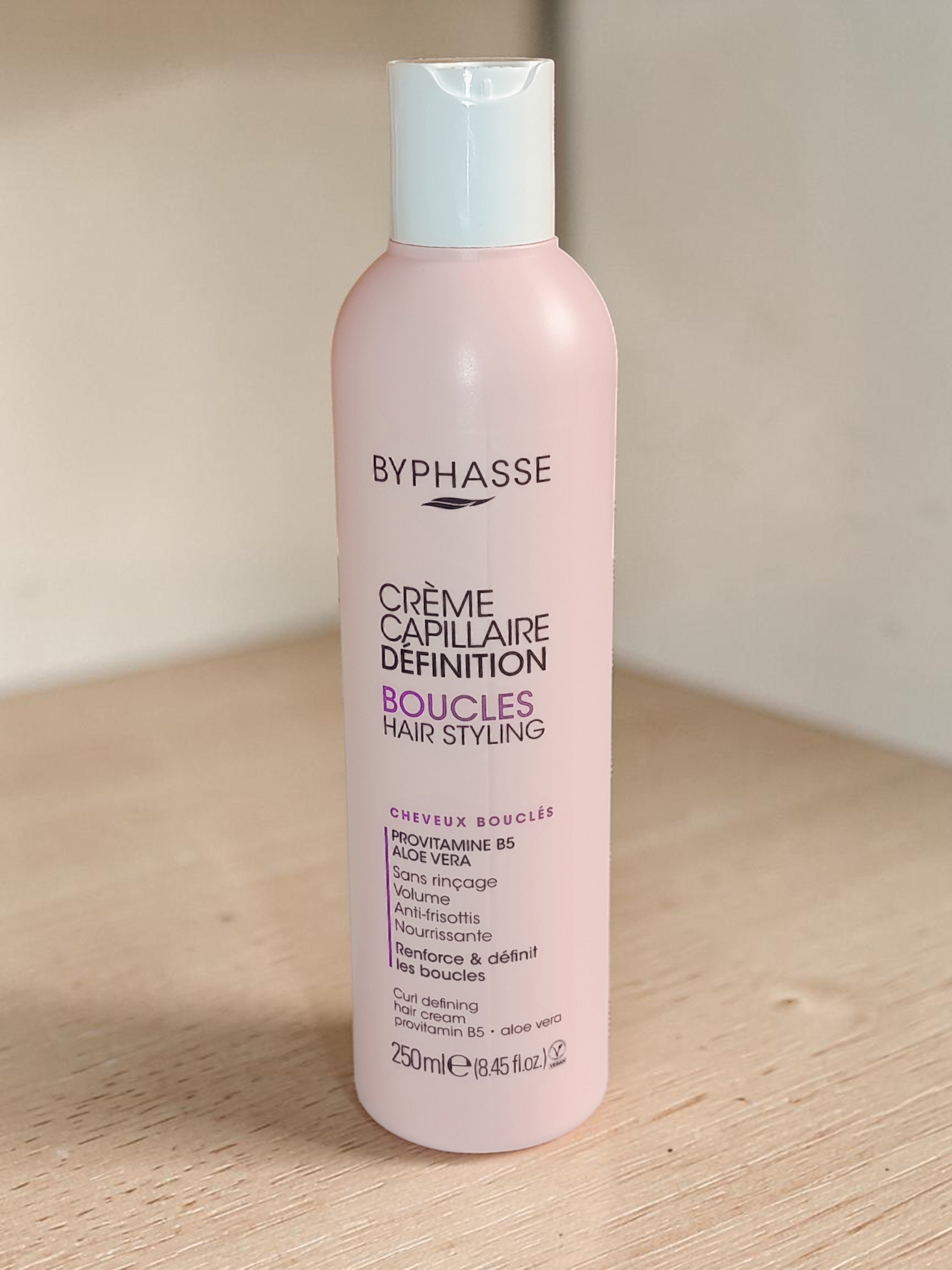 Crème coiffante BAZARS COSMETIQUES pour cheveux bouclés et frisés, définition et fixation, flacon de 250ml