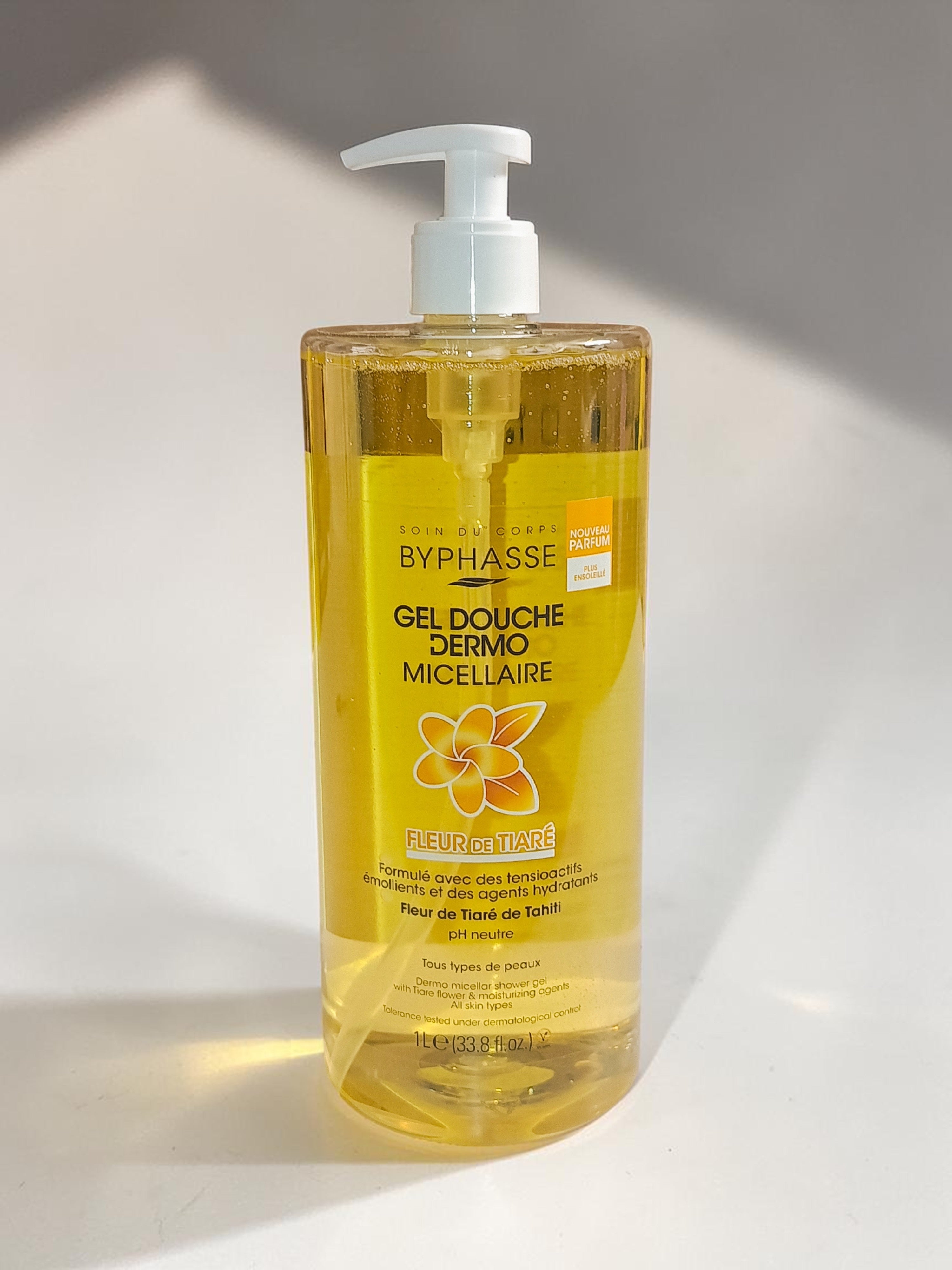 Gel douche Byphasse Dermo Micellaire à l'argan, liquide nettoyant doux avec huile d'argan pour la peau.