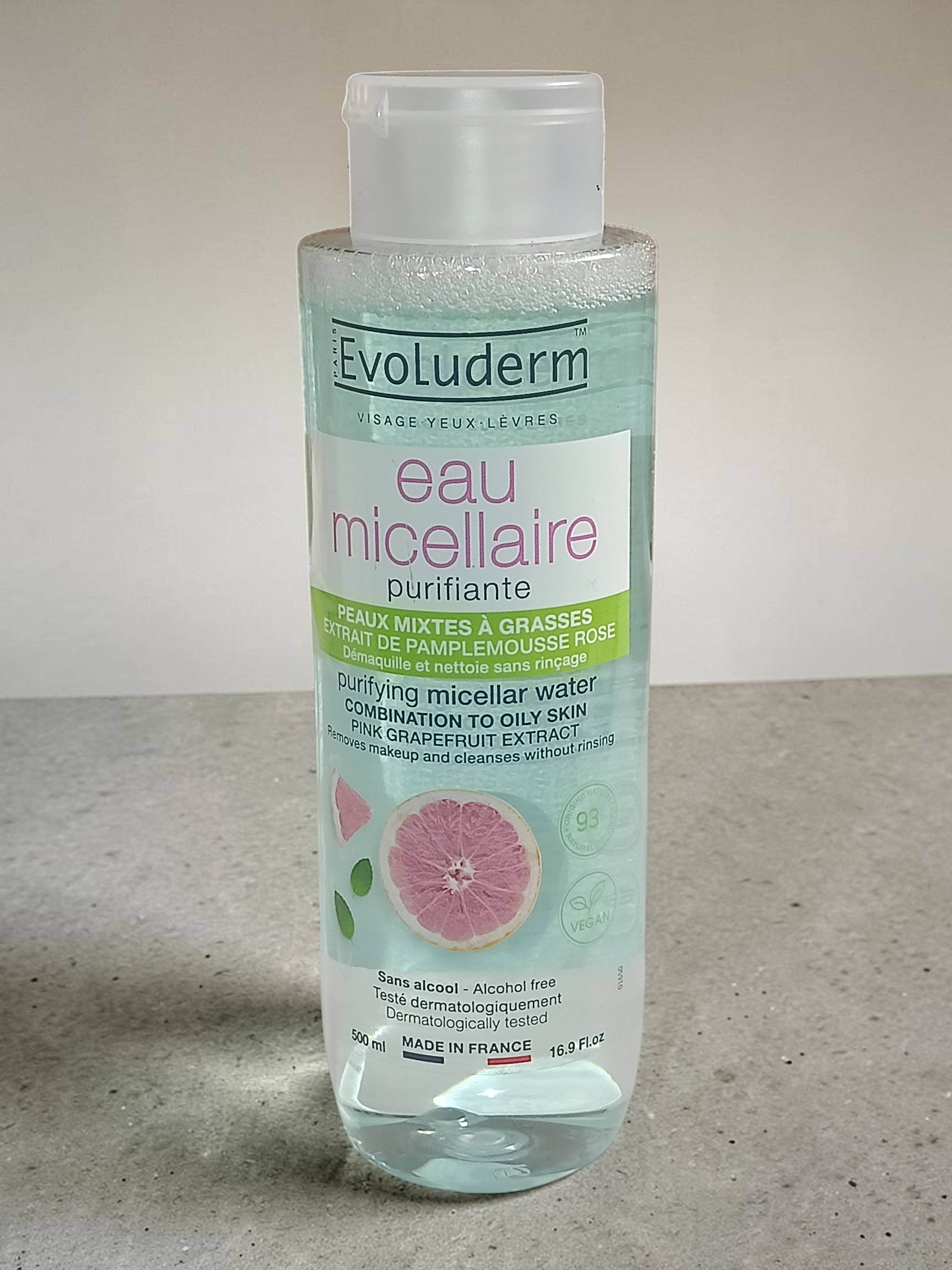 Lotion nettoyante Evoluderm à l'eau, 500 ml, pour peaux sèches et sensibles, avec une bouteille et le flacon visible.