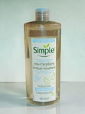 Eau micellaire Simple Kind To Skin de 200 ml pour nettoyer et démaquiller la peau en douceur, flacon transparent avec bouchon blanc
