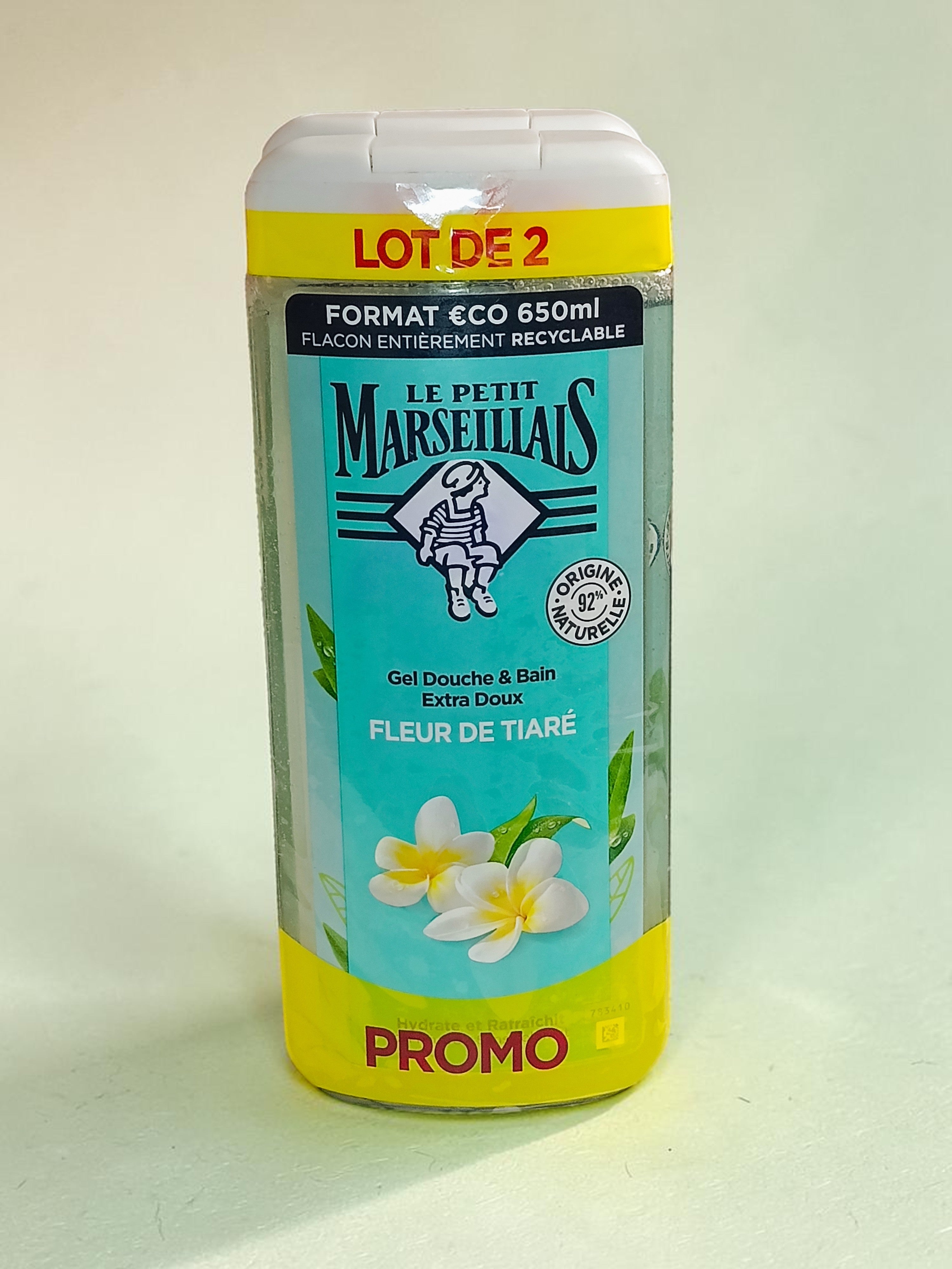 Gel douche Le Petit Marseillais Fleur de Tiaré, texture douce et parfum floral visible dans le flacon.